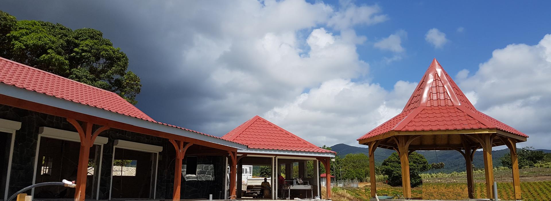 Tôle ondulée colorée - Toiture maison créole - TPG - Guadeloupe - Antilles