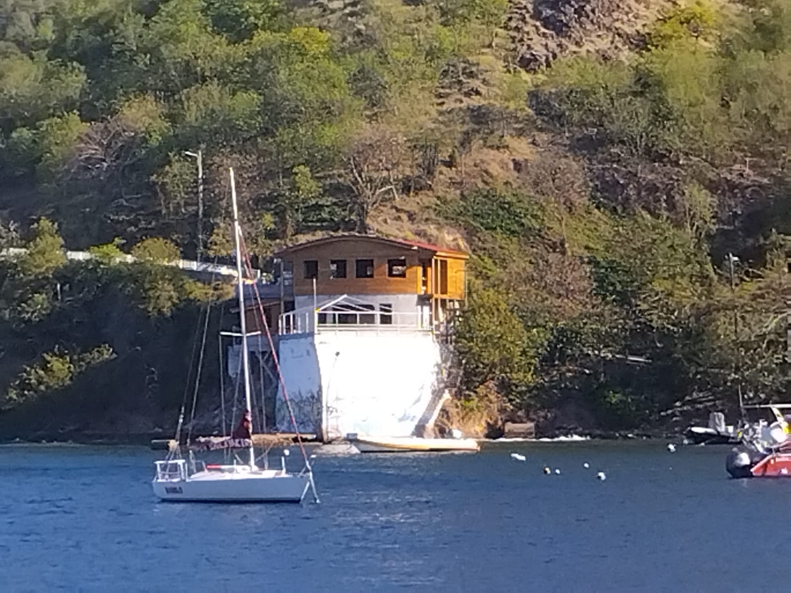 Toiture en tôle ondulée Alu 10/10 Terre de Volcan - Bateau des îles - Terre de Haut - Les Saintes - TPG - Guadeloupe