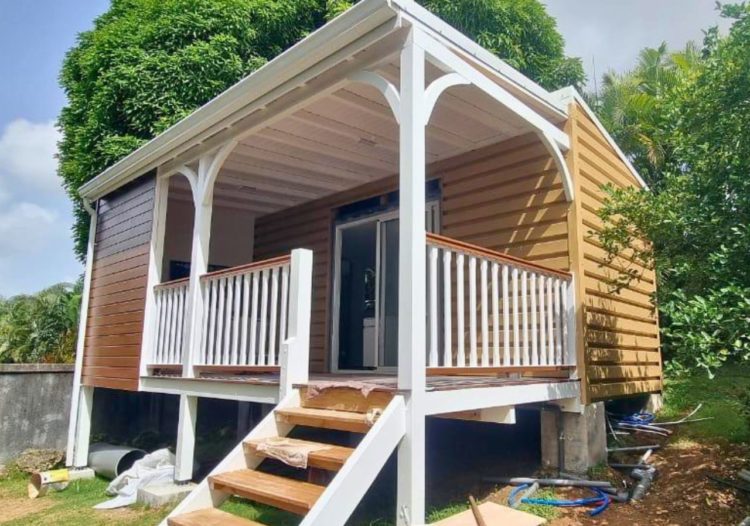 Bungalow en bardage en tôle Guadaba imitation bois, TPG Guadeloupe