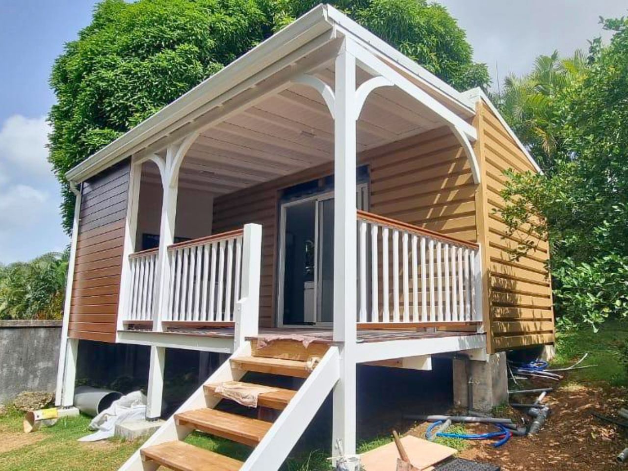 Bungalow en bardage en tôle Guadaba imitation bois, TPG Guadeloupe